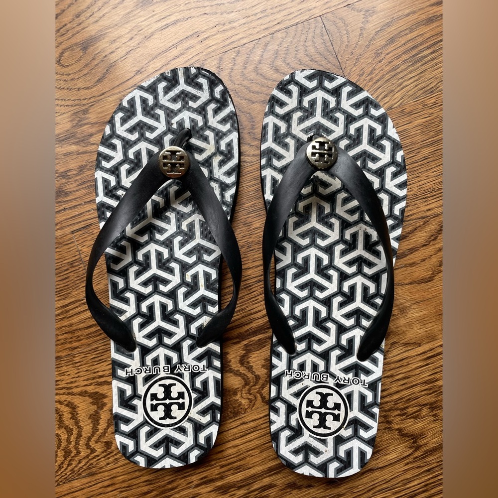 Tory Burch Women’s Flip Flop Sandals size 11 black and white